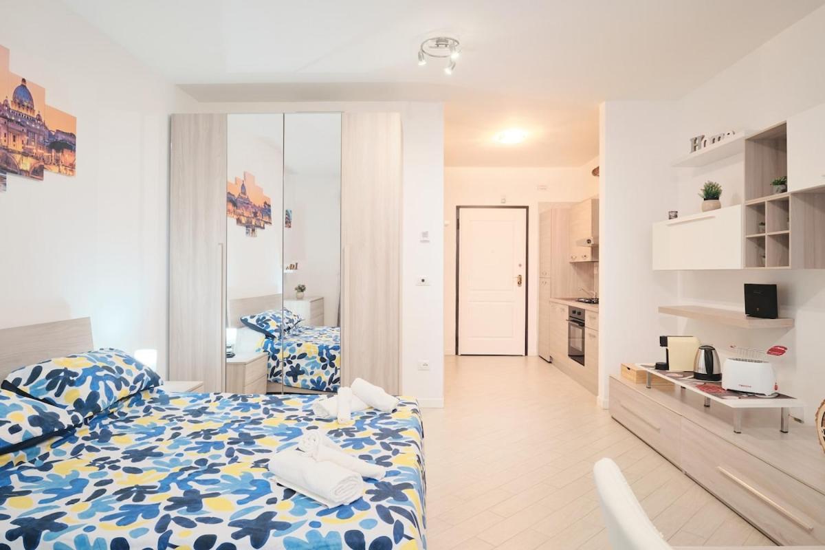 Apartment New - Metro Jonio - La Dolce Con Garage E Piscina Rom