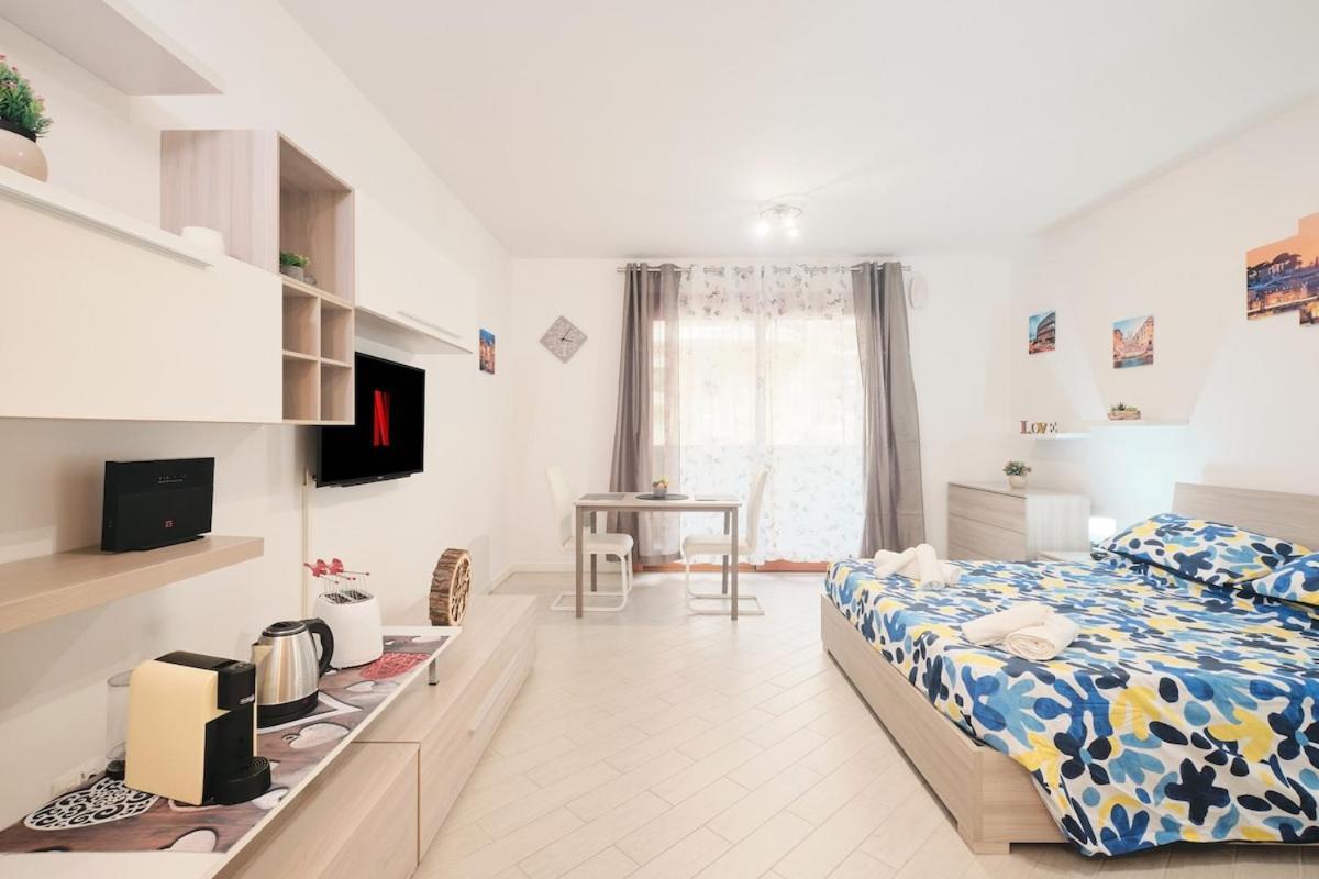 Apartment New - Metro Jonio - La Dolce Con Garage E Piscina Rom