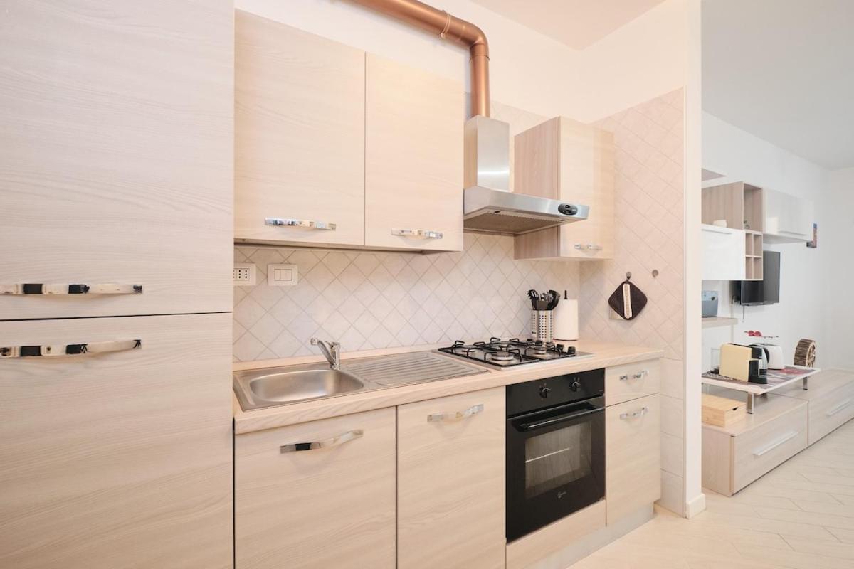 Apartment New - Metro Jonio - La Dolce Con Garage E Piscina Rom